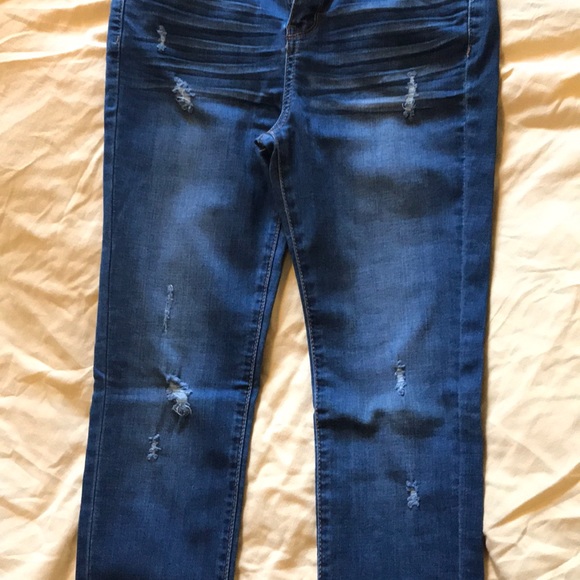 Fashion Nova Frayed Jeans Size 5 - Picture 7 of 8